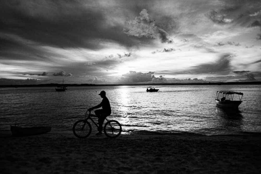 Põr do sol na Praia da Gamboa