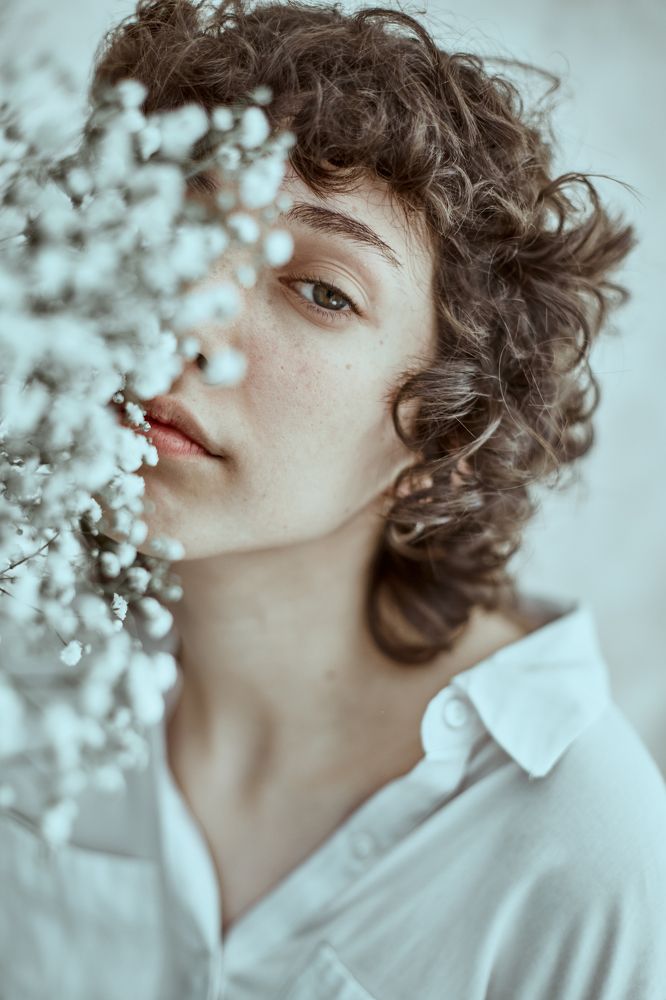 Martina and the white flowers