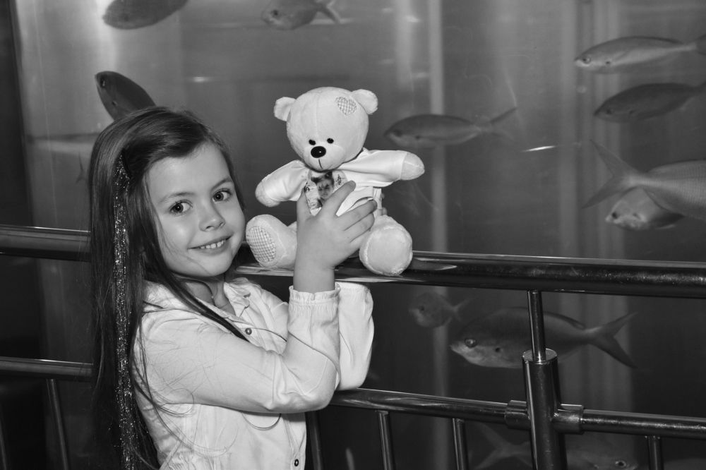 Девочка с мишкой.