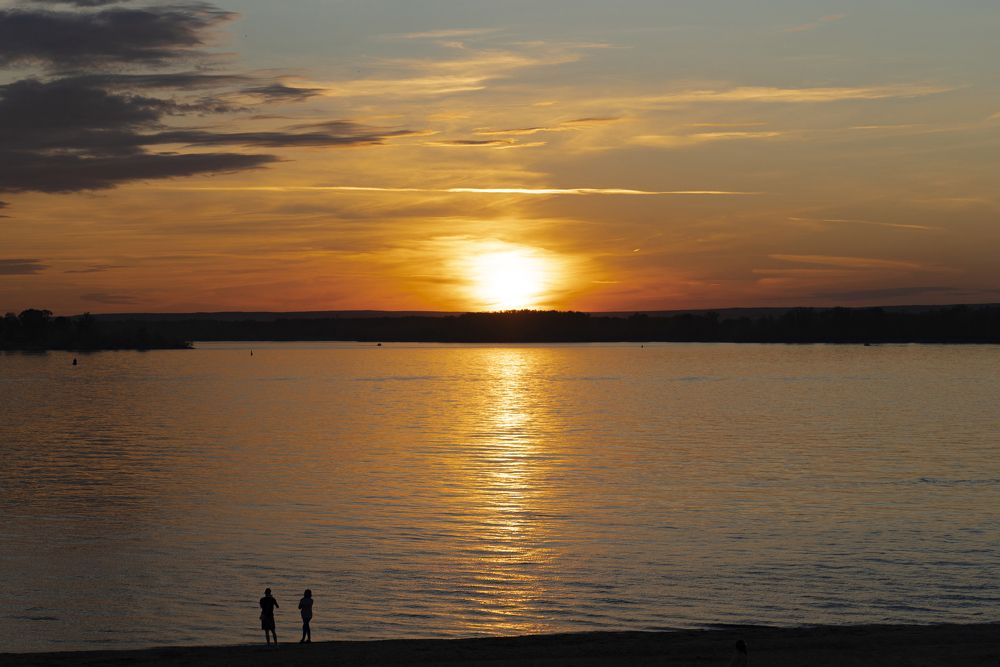 Двое на закате.