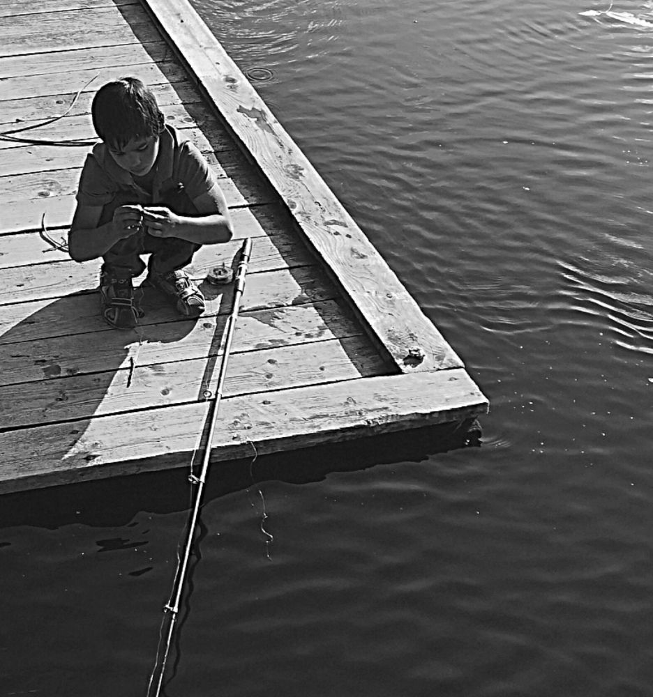 Мальчик на рыбалке/The boy is fishing
