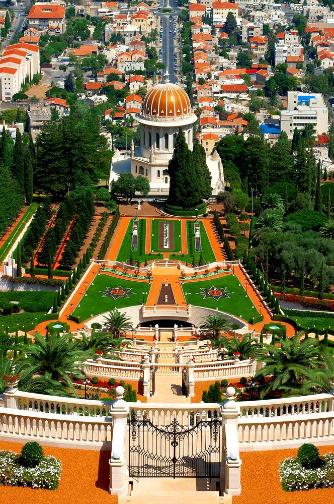 Photograph by Gregory Linschitz