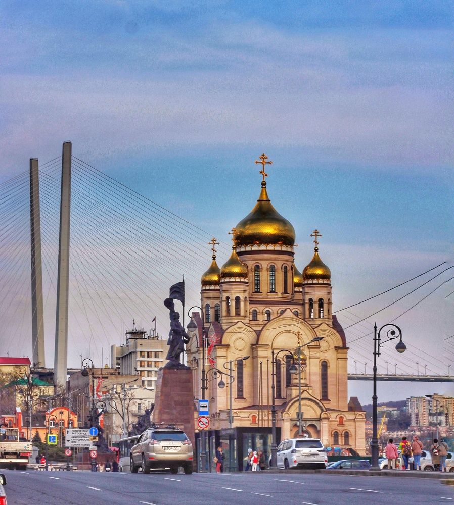 Храм на Центральной площади Владивостока.