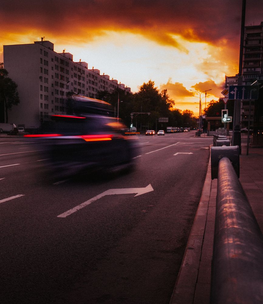 Динамичный закат на Юго-Востоке столицы
