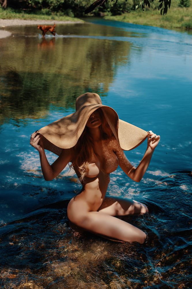 Полдень, жара.