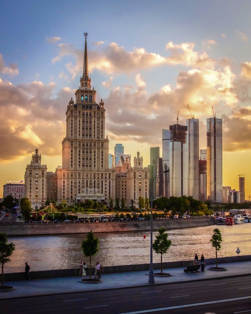 Высотки на закате