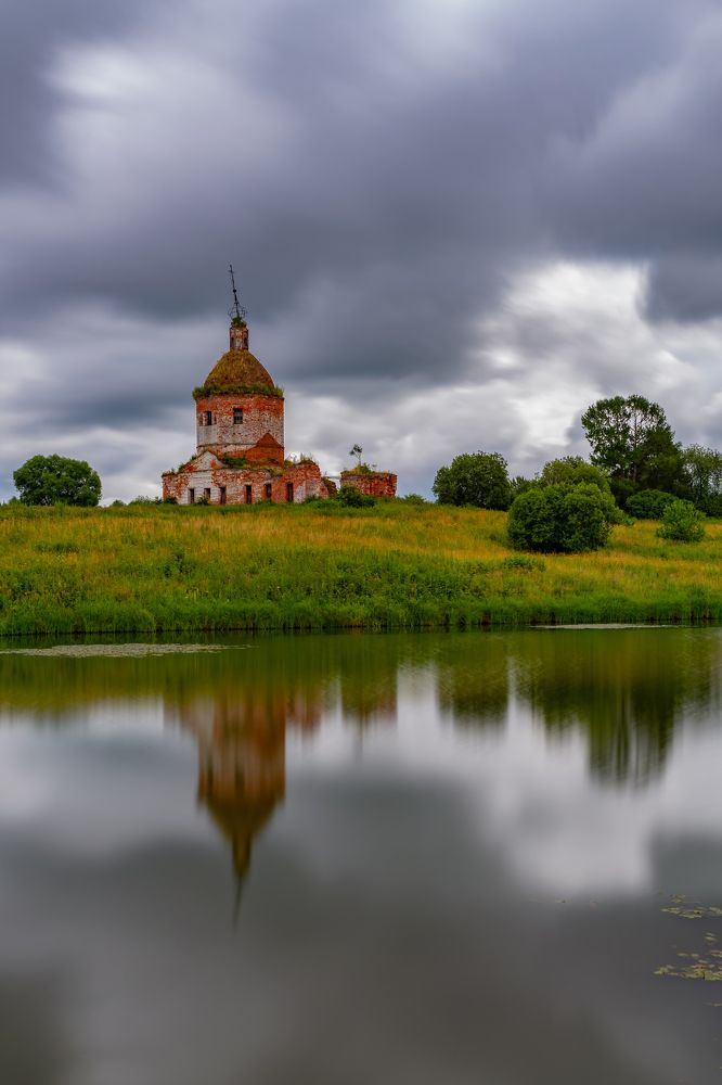 Заброшенный храм в Российской глубинке