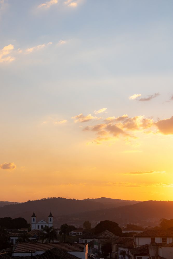 Pôr do sol no centro histórico de Santa Luzia mg