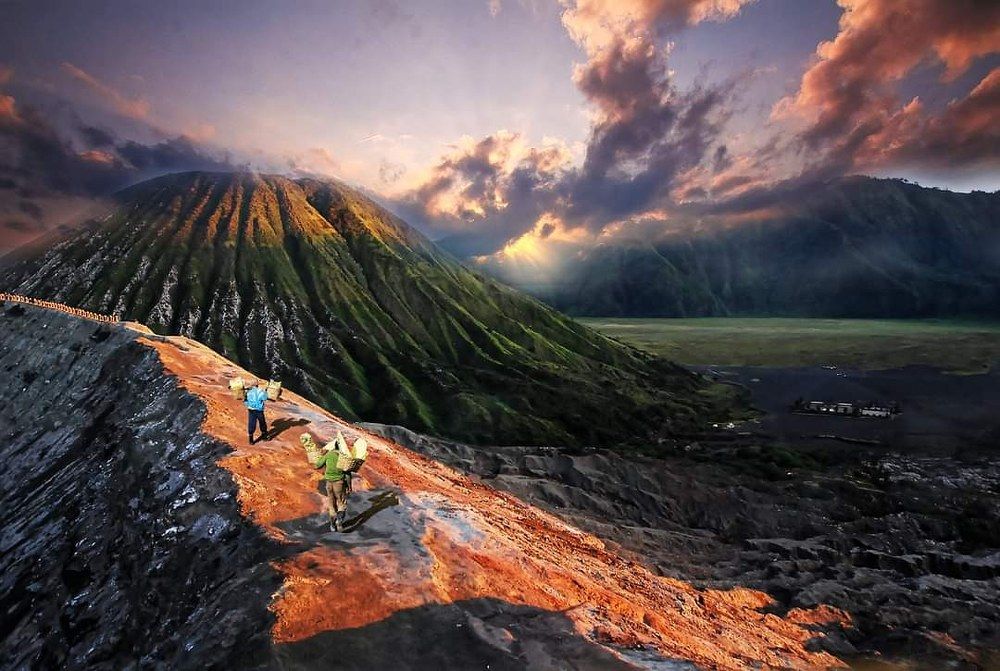 The hell of the sulphur bearers