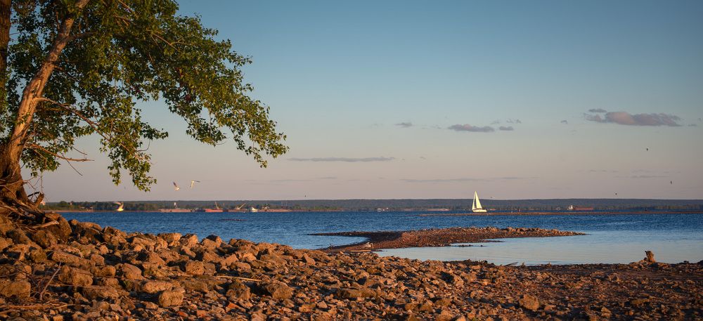 Волга на закате около Казани