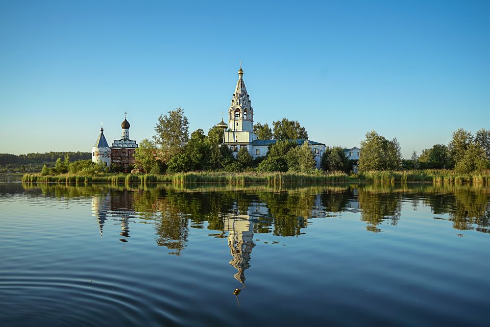 Свято-Троицкий Островоезерский монастырь