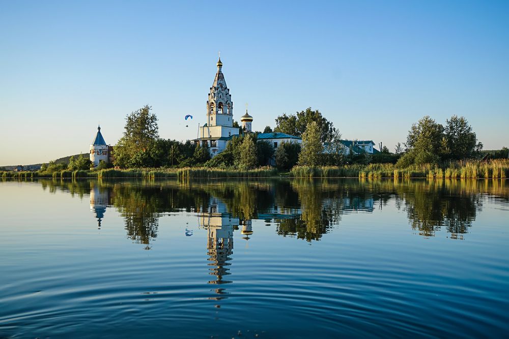 Свято-Троицкий Островоезерский монастырь