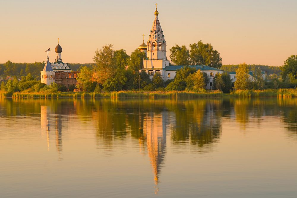 Свято-Троицкий Островоезерский монастырь