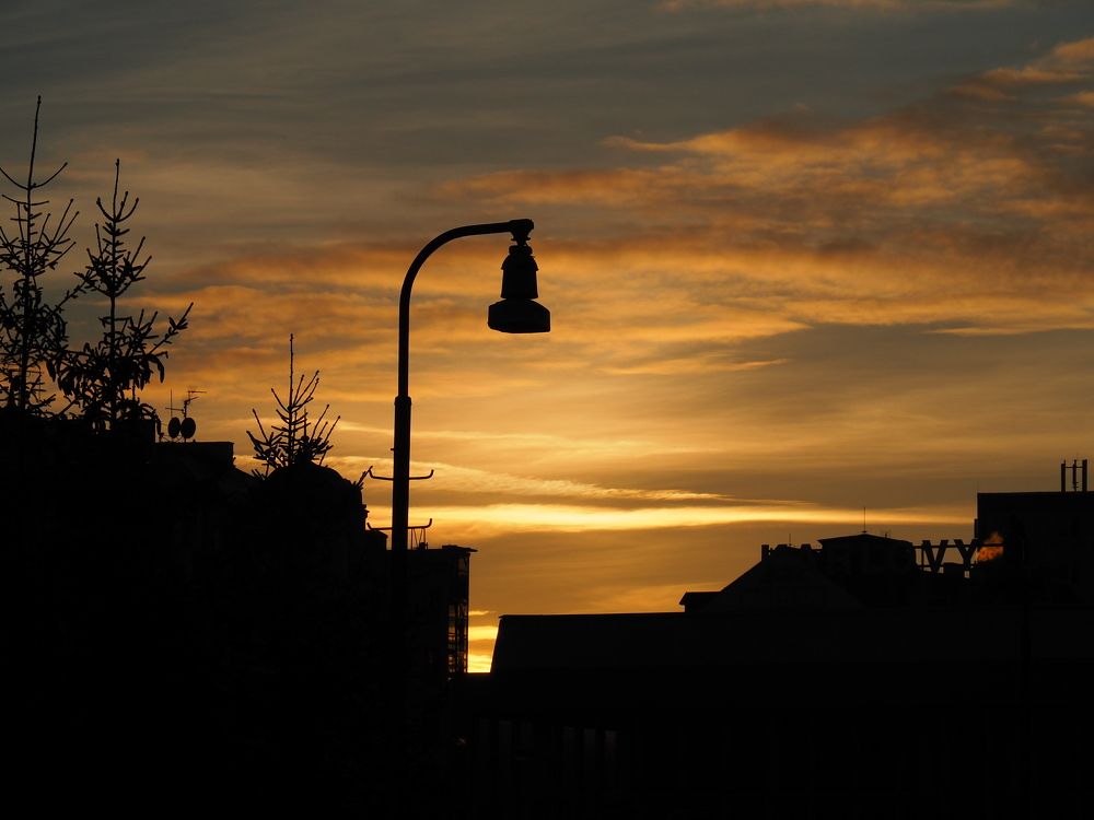 The Lamp at the train Station