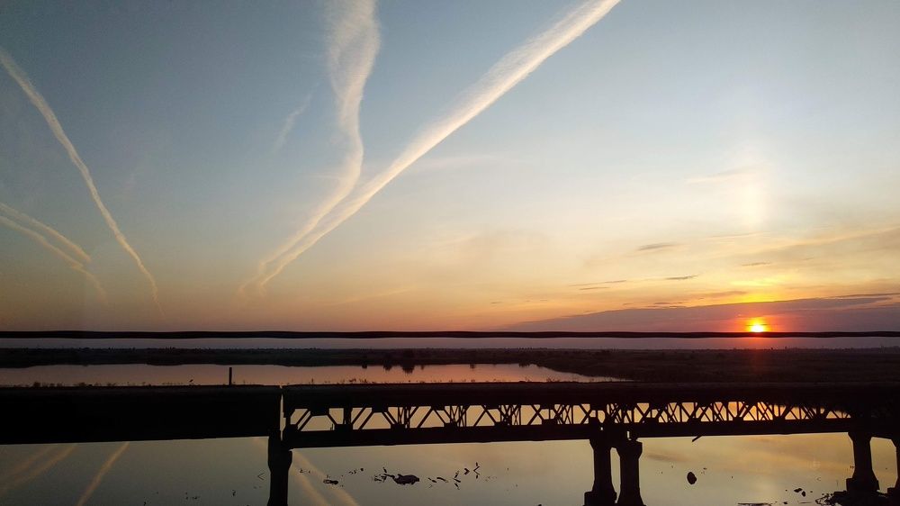 Рассвет из окна поезда