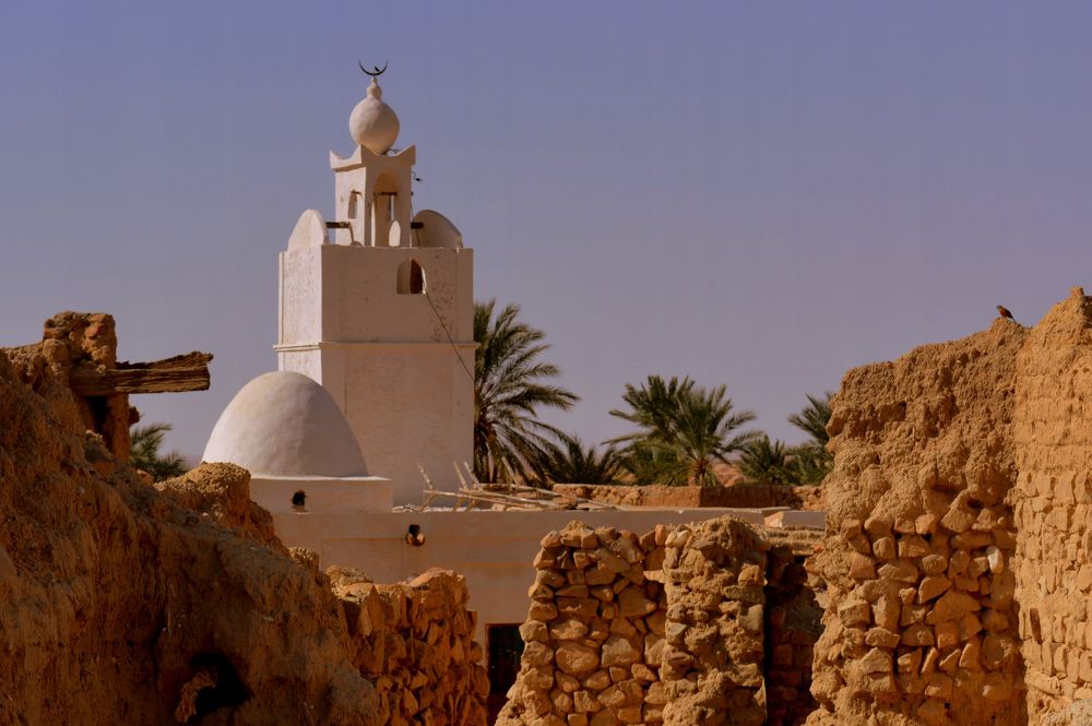 The minaret of the sahara mosque.