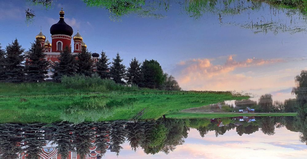 Закат над Воскресенским собором.