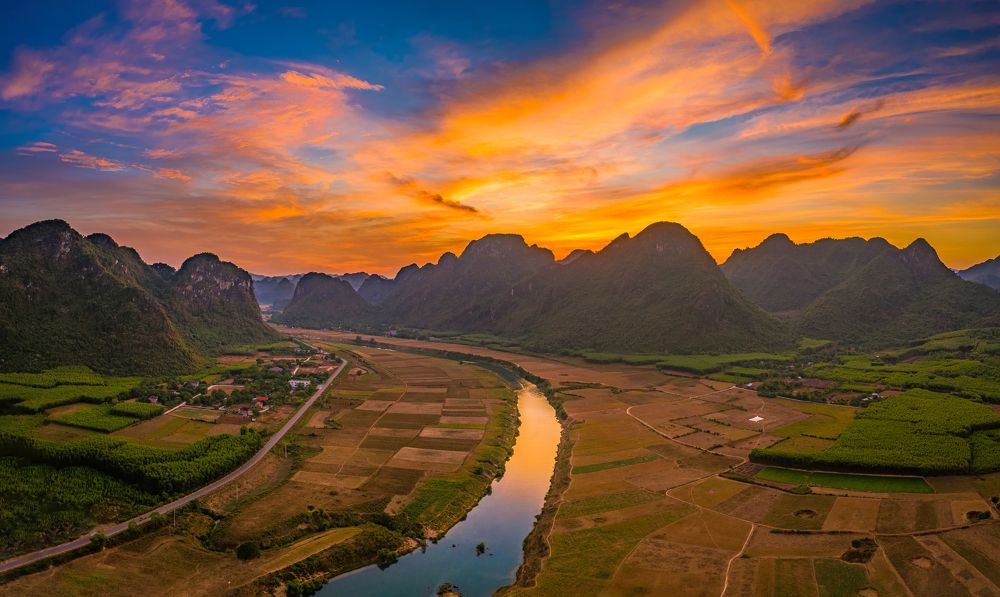 Photograph by Lê Thiện