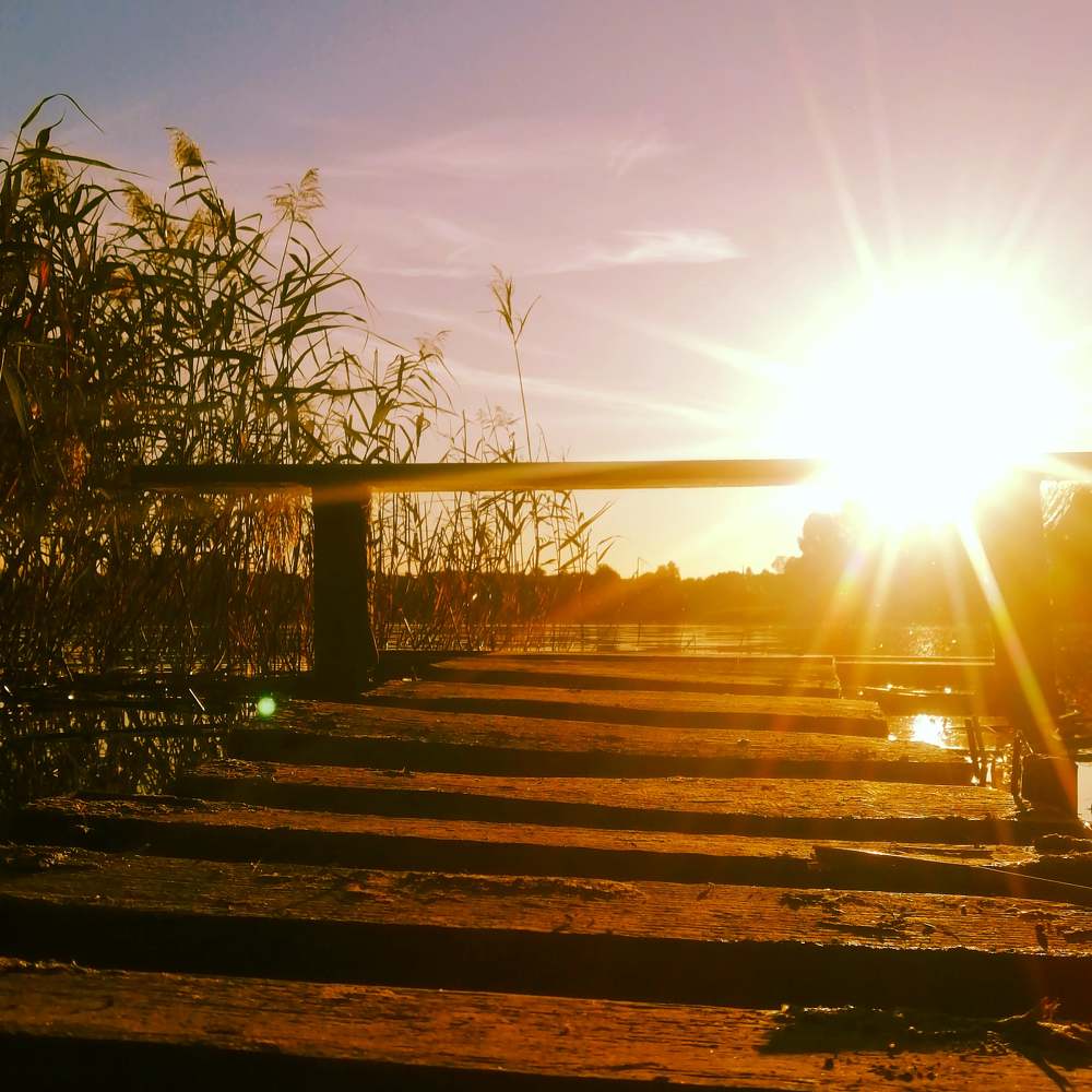 Закат над озером