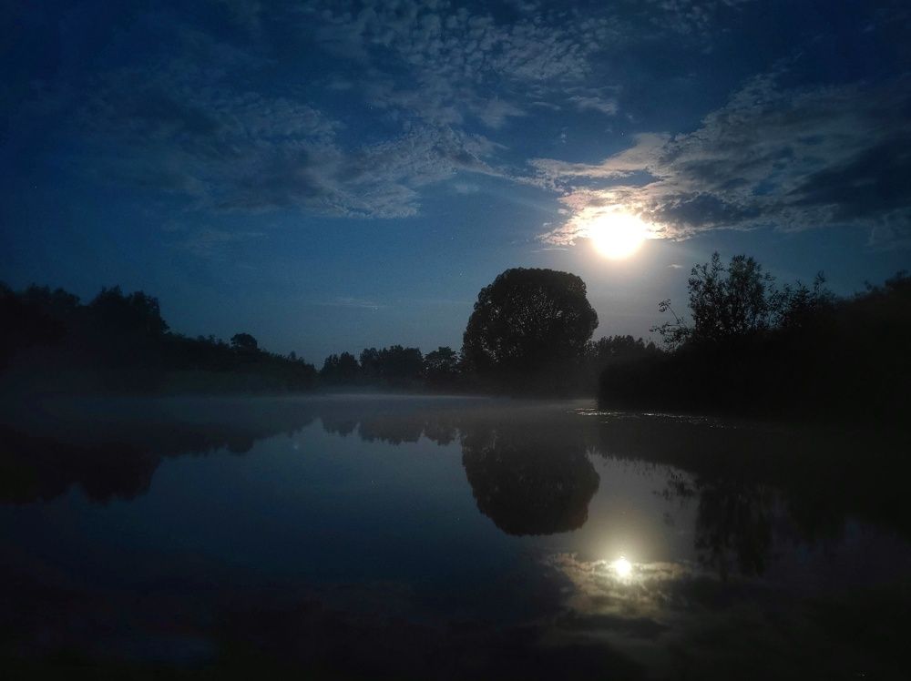 Ночь. Луна. Туман. Река.