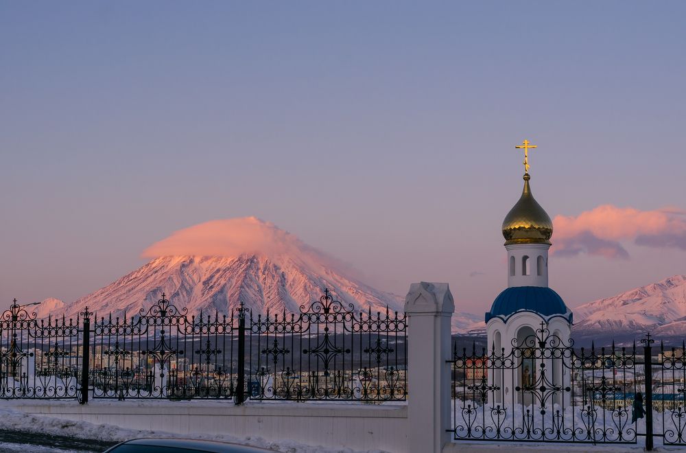 Вечер у храма