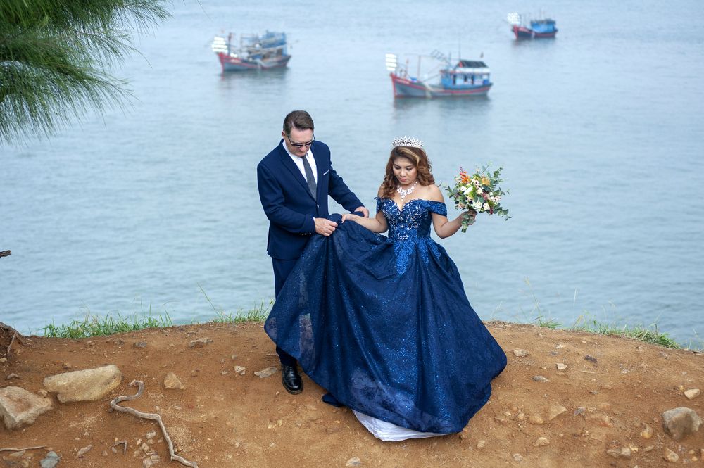 NGAY HANH PHUC TREN BIEN