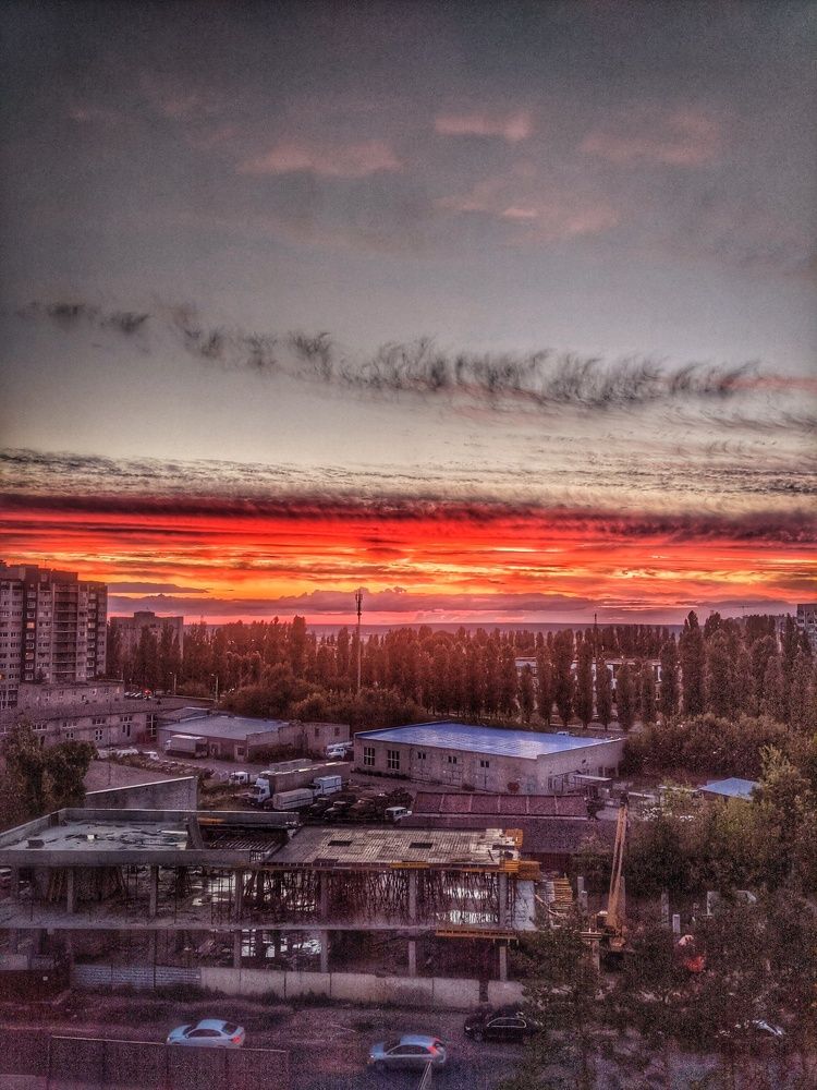 Мобильная фотография.  А из нашего окна. Стройка вот видна .