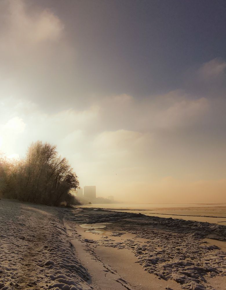 В тающей дымке.