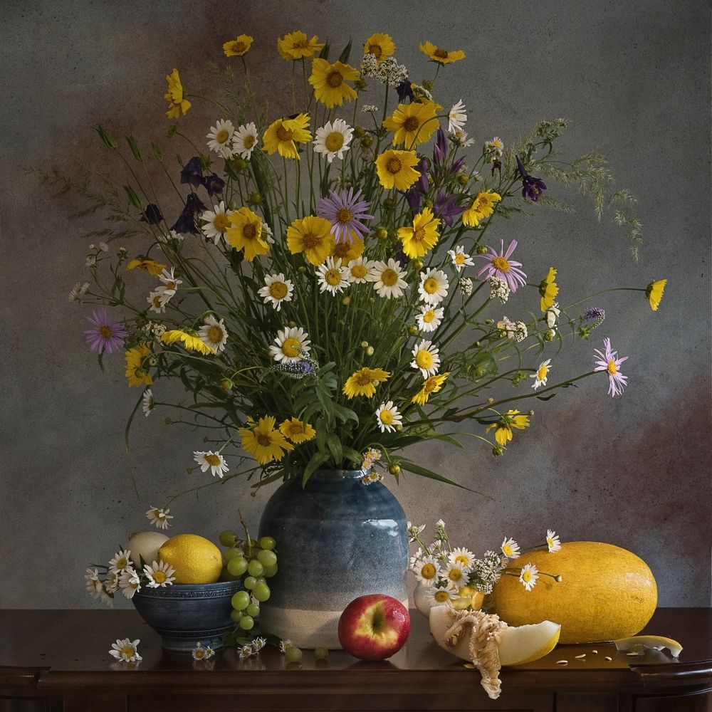Июнь. Натюрморт с ромашками.