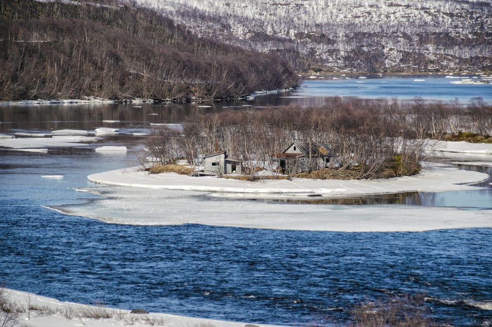 Река Западная Лица