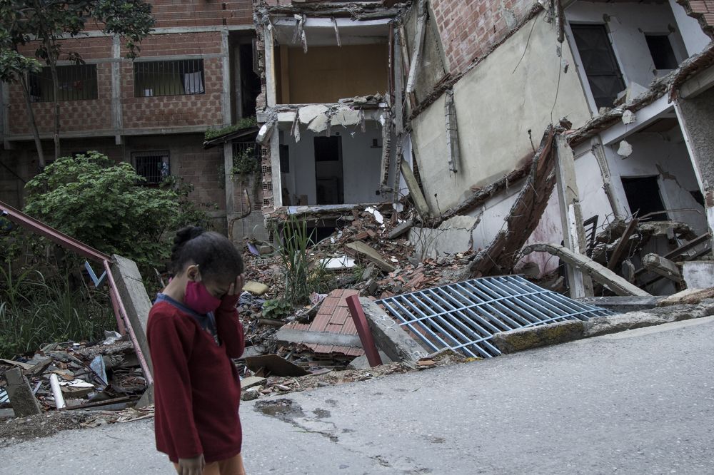 Derrumbe en Santo Niño de Petare