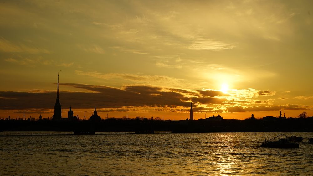 Закат над Петербургом