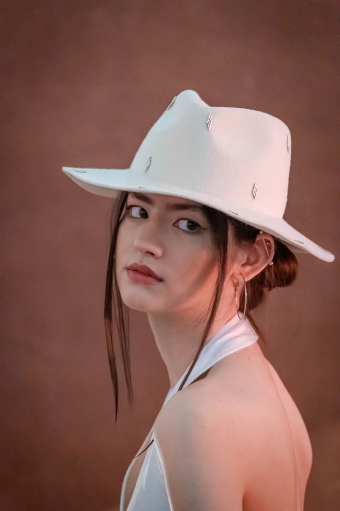 Белая шляпа