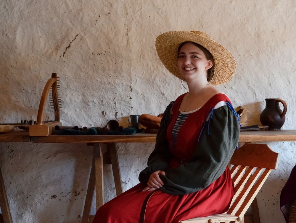 В соломенной шляпке