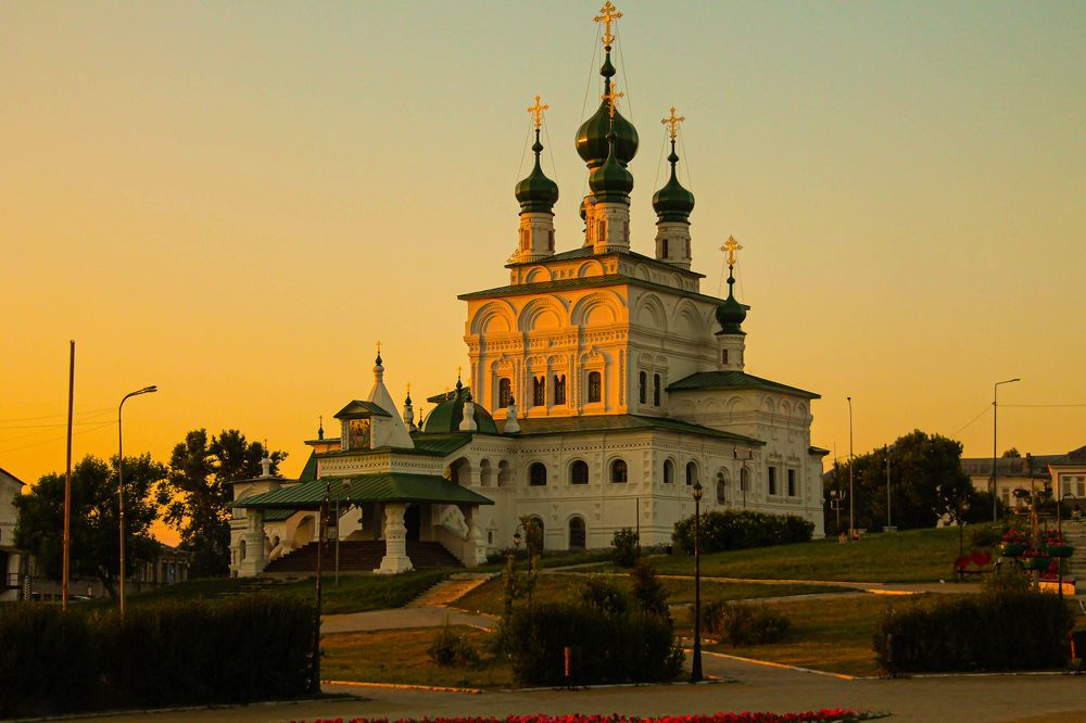 Троицкий собор на закате