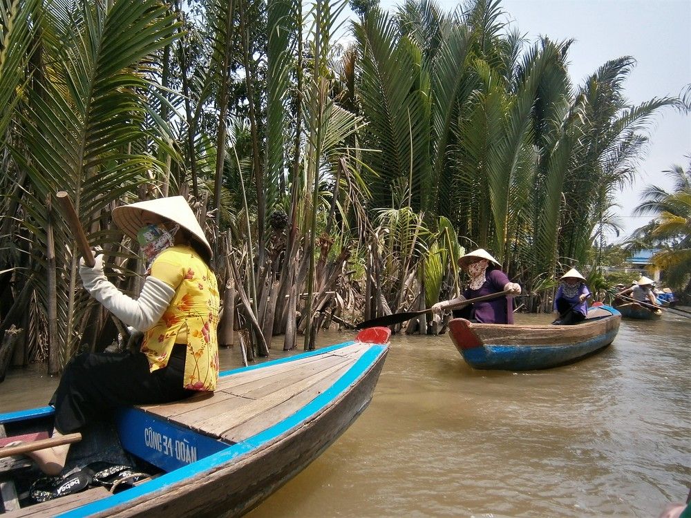 Women with hats