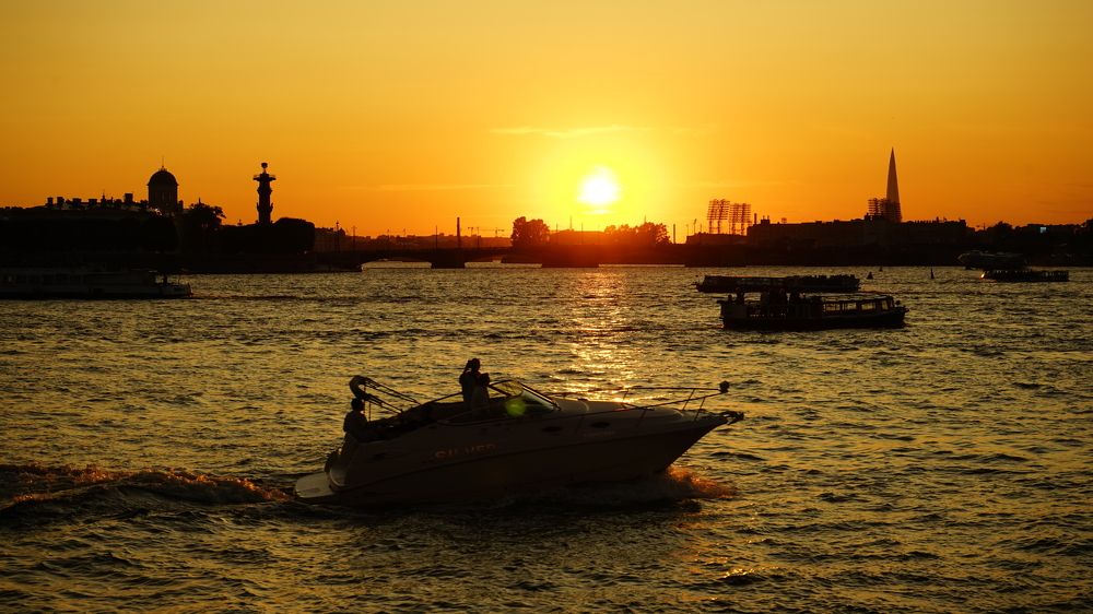The sunset over the Neva river