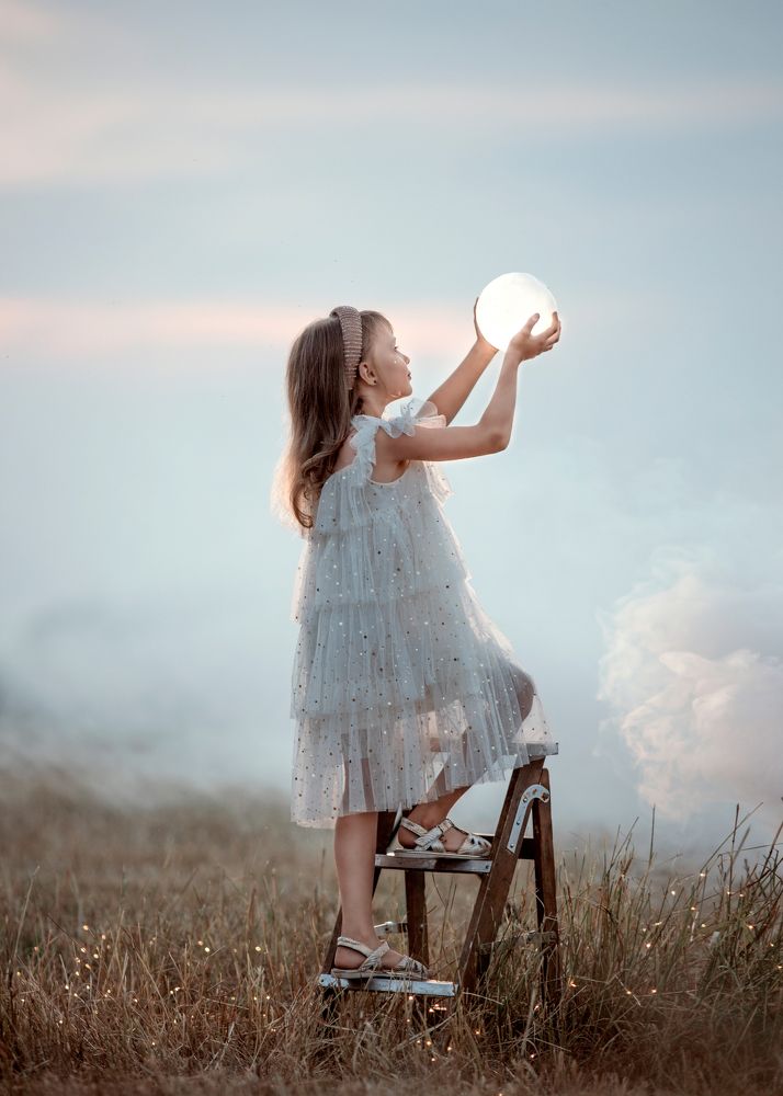 Девочка с луной