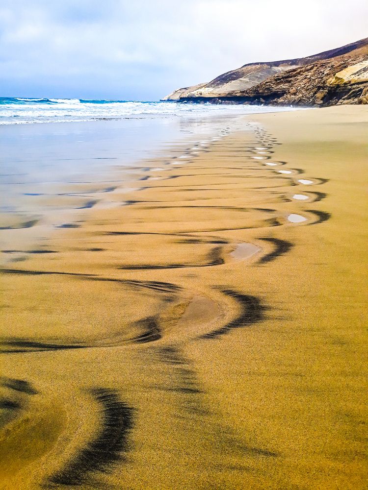 What the ocean paints