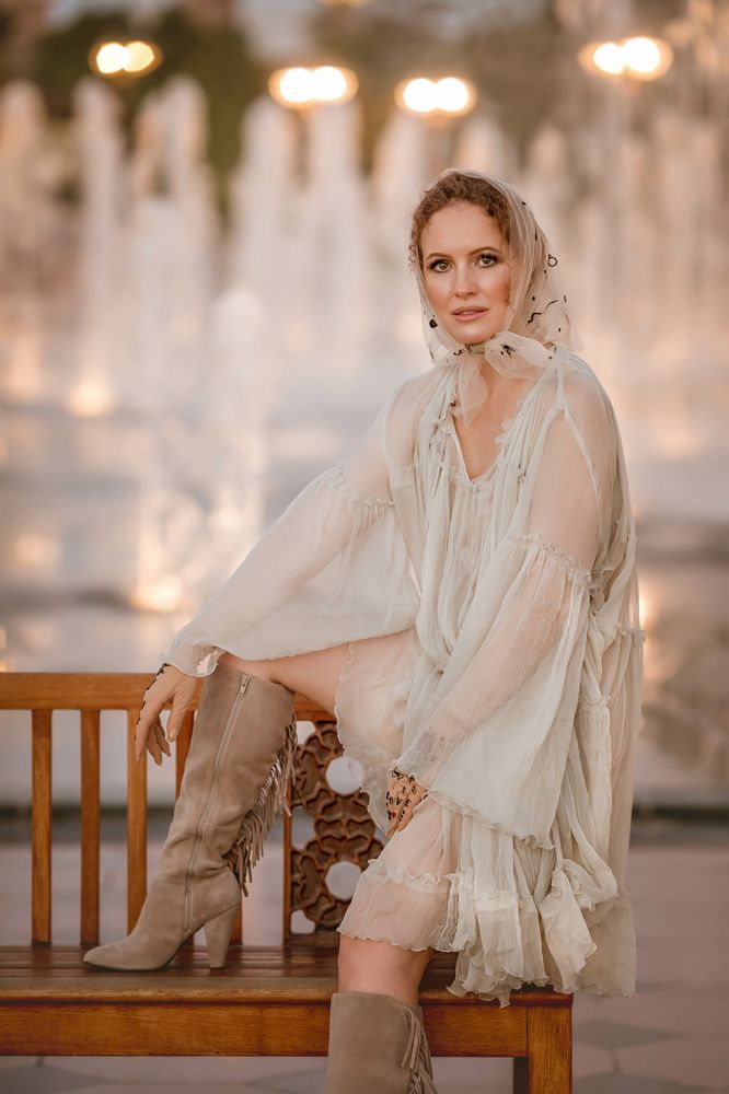 Evening on the fountain alley