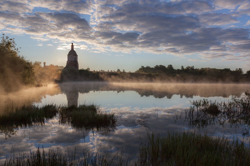 Утро туманной реки.
