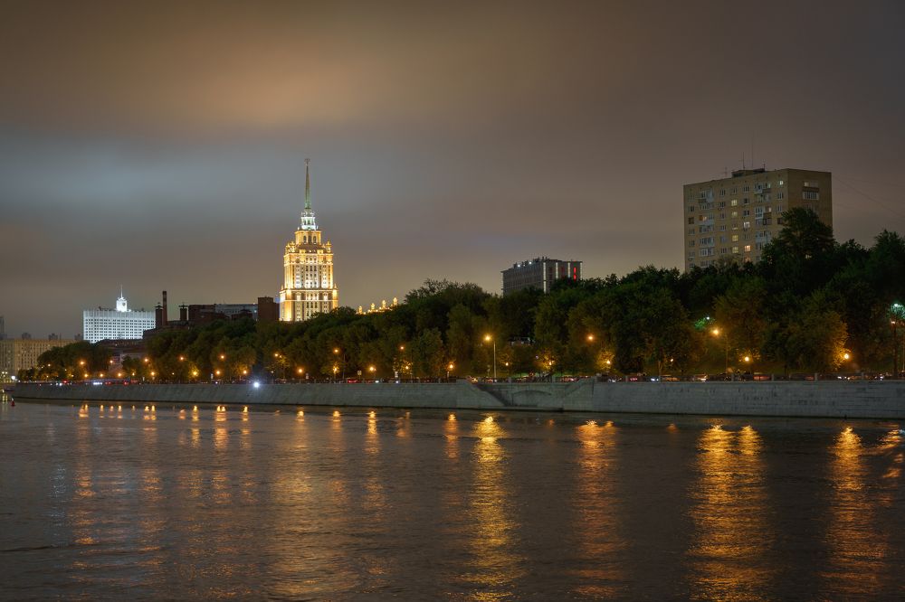 вечерний город