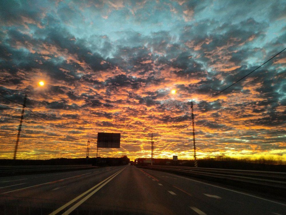 Небо и дорога