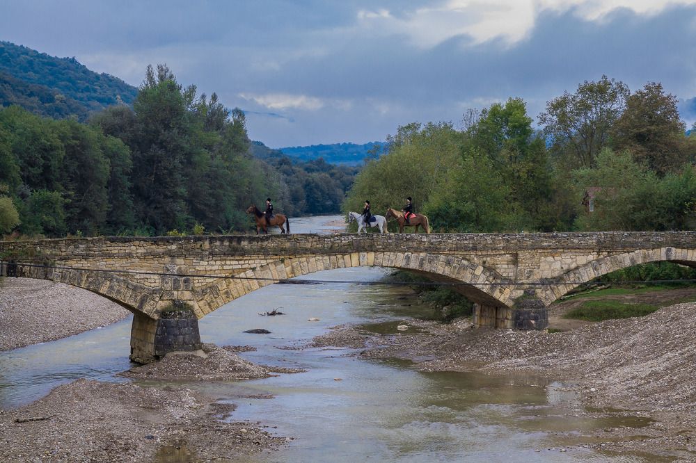 Ехали казаки через реку Дах...