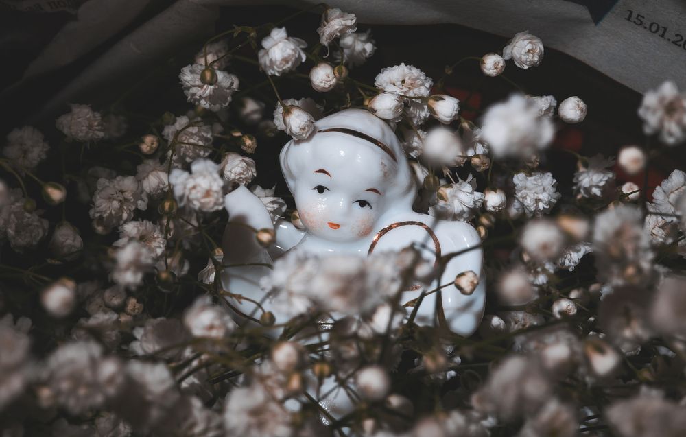 Ангел в цветах