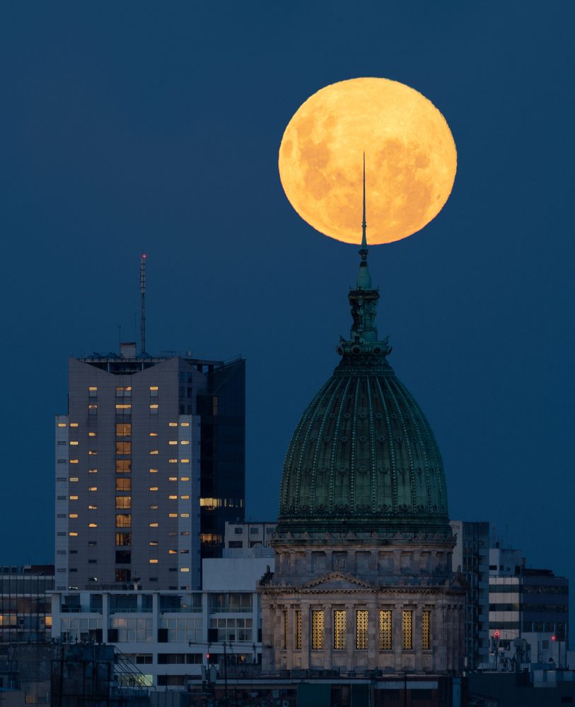 Moon and Congress building.