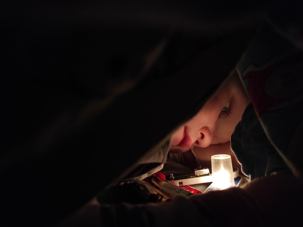 Под одеялом