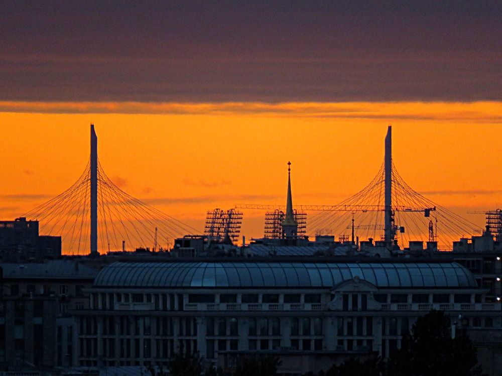 Вантовый мост на закате.