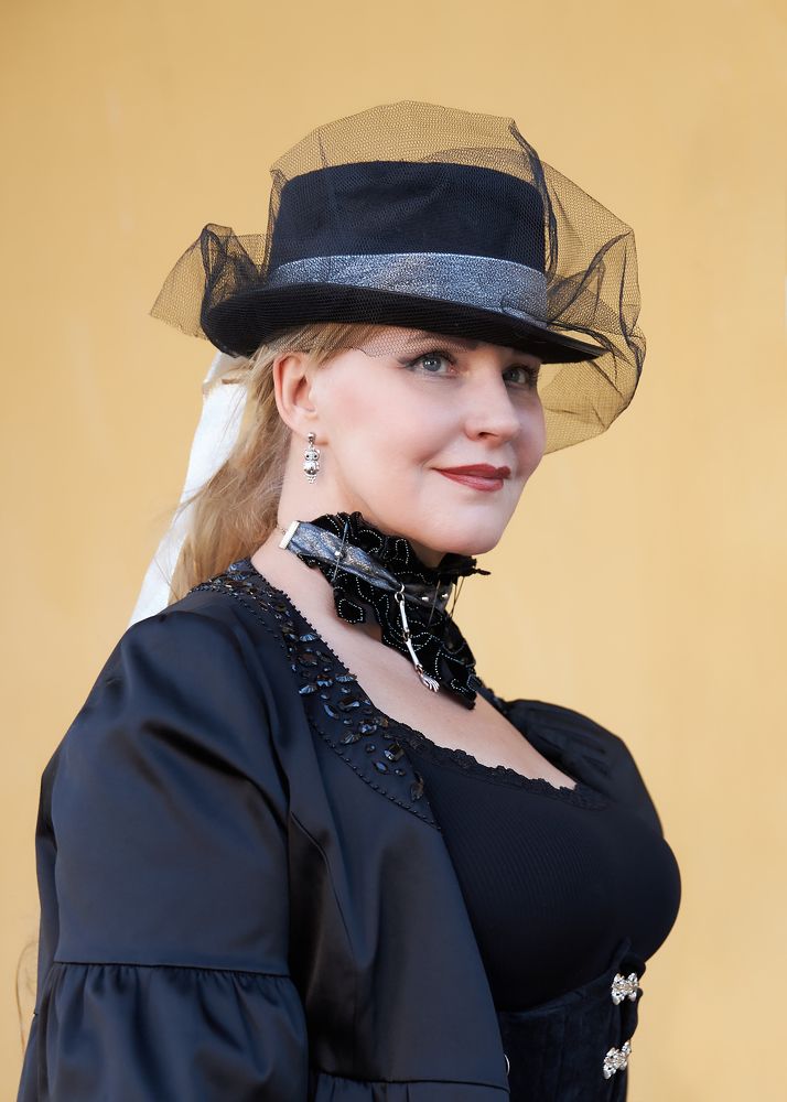 Дама в чёрном