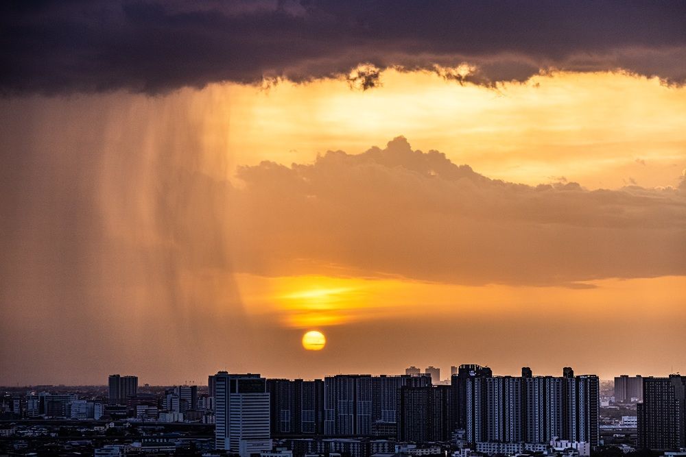 Rain, sun and the city